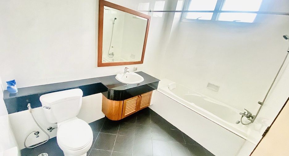For rent 3 bedrooms apartment in Watthana, Bangkok