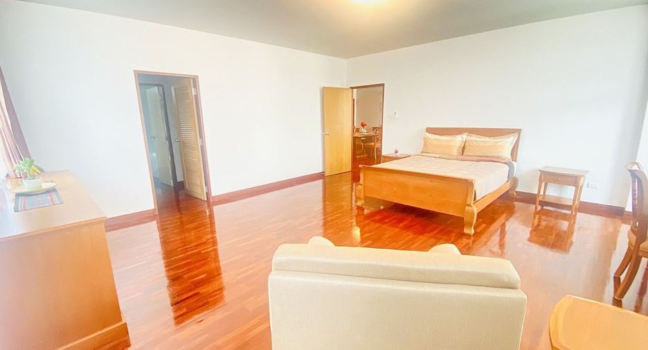 For rent 3 bedrooms apartment in Watthana, Bangkok