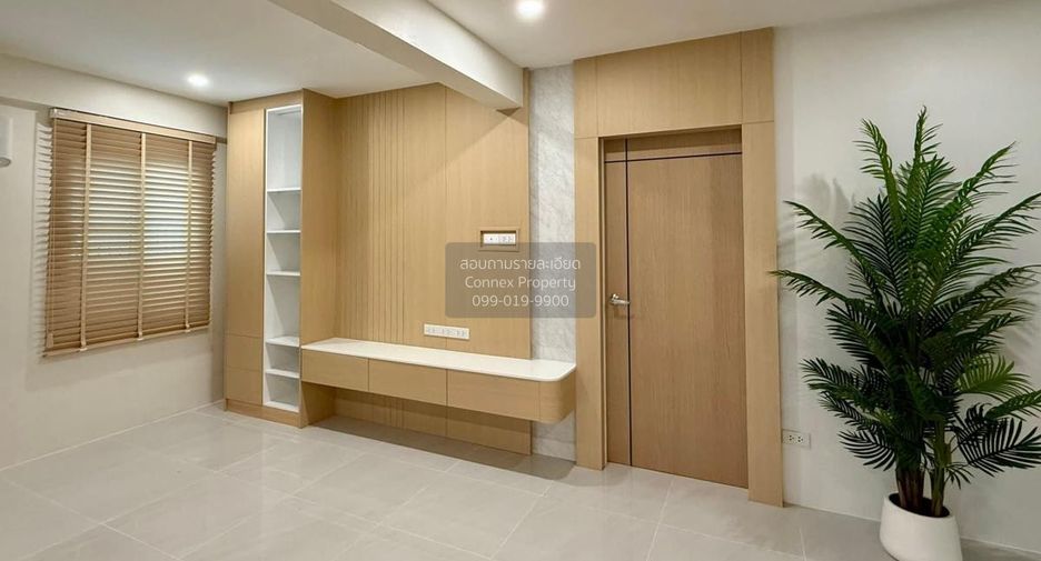 Аренда 4 спальни дом в Банг Капи, Бангкок