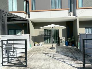 出租 2 卧室 联排别墅 在 Sam Phran, Nakhon Pathom