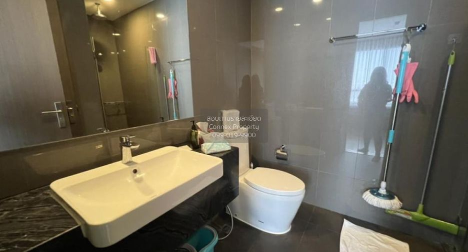 For rent 2 bedrooms condo in Bang Rak, Bangkok