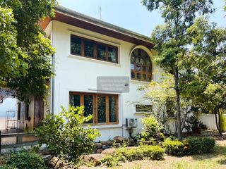 Haus zur Miete mit 4 Zimmer in Huai Khwang, Bangkok