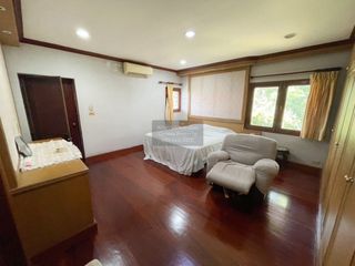 Haus zur Miete mit 4 Zimmer in Huai Khwang, Bangkok