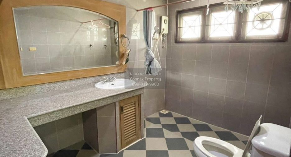 Haus zur Miete mit 4 Zimmer in Huai Khwang, Bangkok