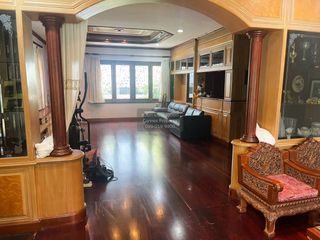 Haus zur Miete mit 4 Zimmer in Huai Khwang, Bangkok