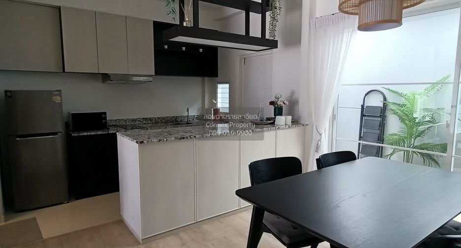 For rent 3 bedrooms townhouse in Prawet, Bangkok
