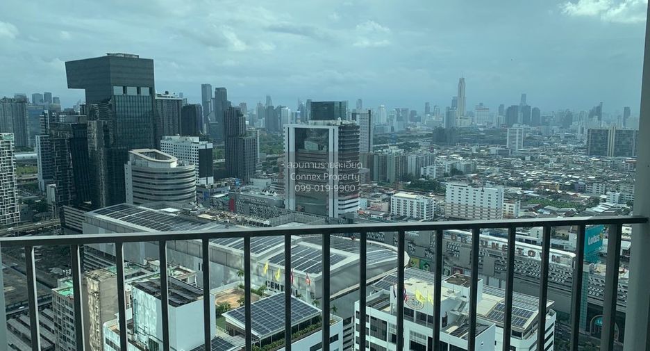 For rent 3 bedrooms condo in Huai Khwang, Bangkok