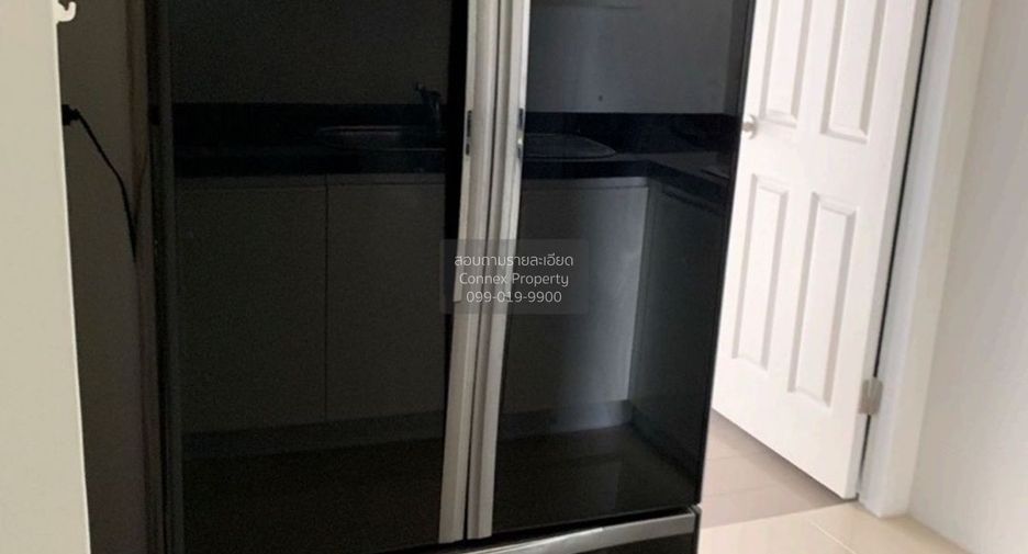 For rent 3 bedrooms condo in Huai Khwang, Bangkok
