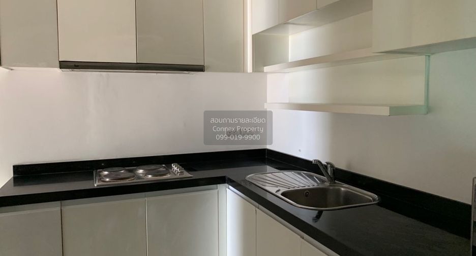 For rent 3 bedrooms condo in Huai Khwang, Bangkok