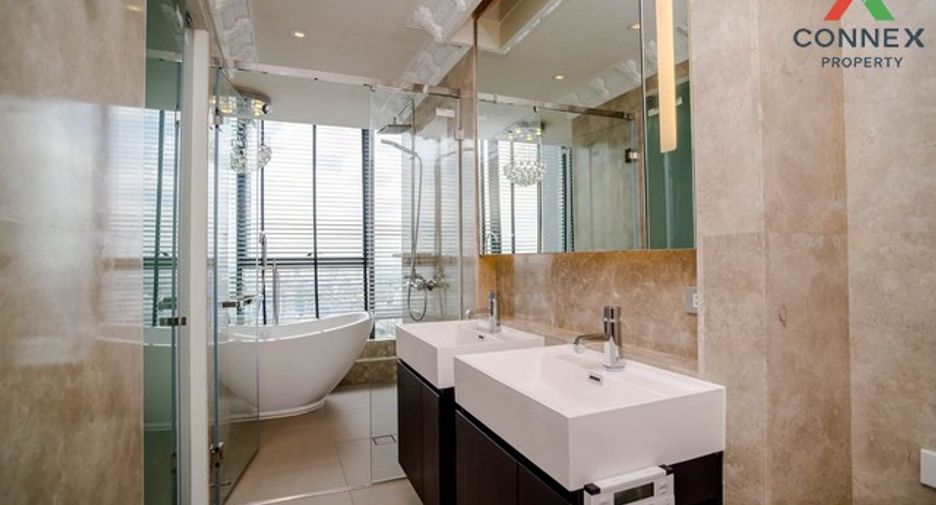 For rent 3 bedrooms condo in Khlong Toei, Bangkok