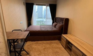 Condo en alquiler de 2 habitaciones en Huai Khwang, Bangkok