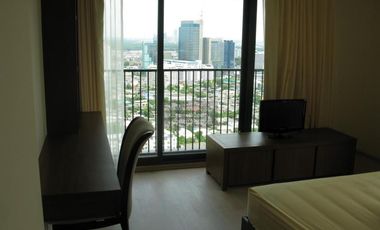 Condo en alquiler de 3 habitaciones en Khlong Toei, Bangkok