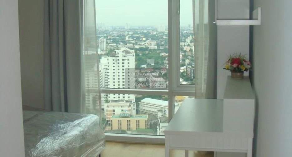 For rent 3 bedrooms condo in Khlong Toei, Bangkok