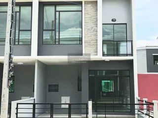 Casa adosada en alquiler de 3 habitaciones en Bang Kruai, Nonthaburi
