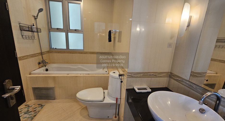 For rent 2 bedrooms condo in Pathum Wan, Bangkok