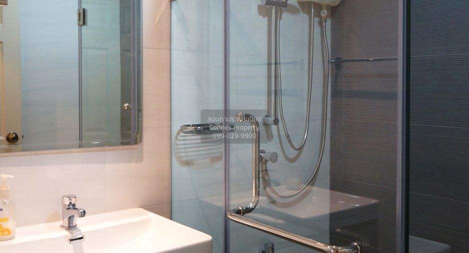 For rent 2 bedrooms condo in Bang Rak, Bangkok