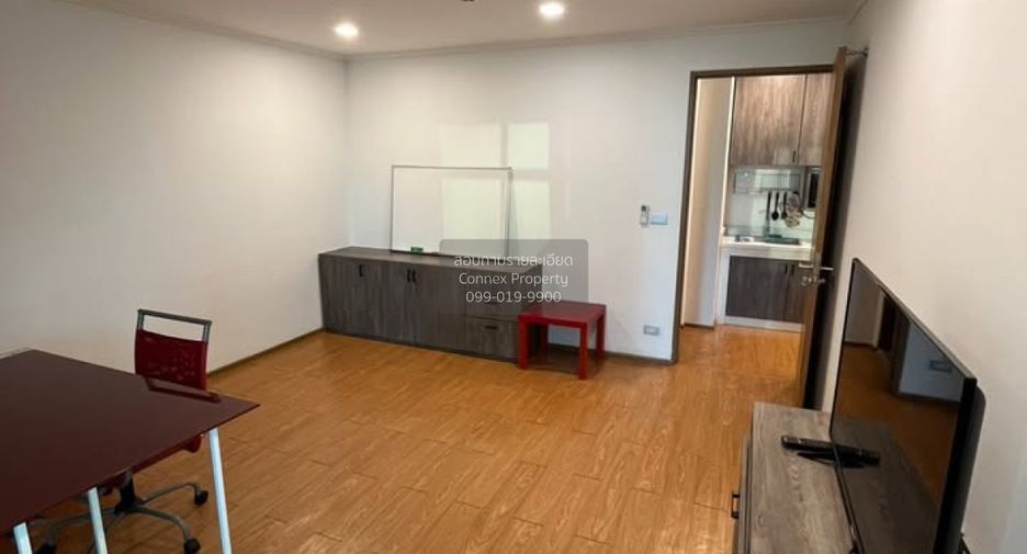 For rent 2 bedrooms condo in Sathon, Bangkok