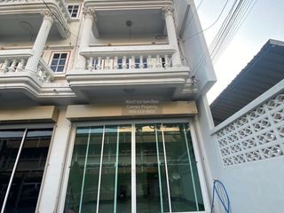 For rent 3 ベッドルーム townhouse in Huai Khwang, Bangkok