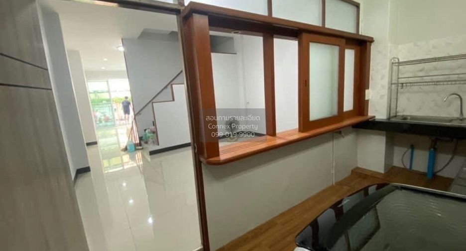 For rent 3 ベッドルーム townhouse in Huai Khwang, Bangkok