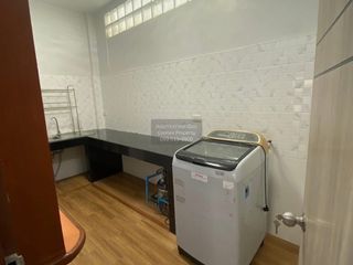 For rent 3 ベッドルーム townhouse in Huai Khwang, Bangkok