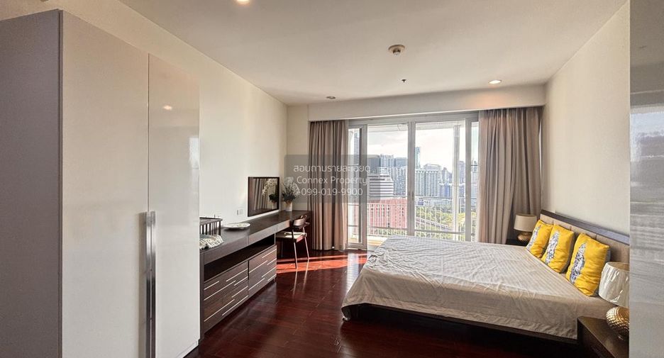 For rent 2 bedrooms condo in Pathum Wan, Bangkok