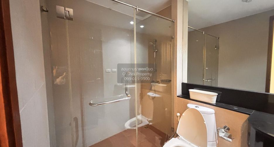 For rent 2 bedrooms condo in Pathum Wan, Bangkok