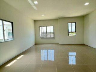 Gewerbefläche zur Miete mit 3 Zimmer in Phutthamonthon, Nakhon Pathom