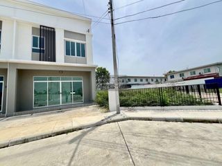Gewerbefläche zur Miete mit 3 Zimmer in Phutthamonthon, Nakhon Pathom