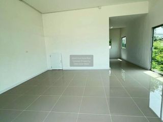 Gewerbefläche zur Miete mit 3 Zimmer in Phutthamonthon, Nakhon Pathom