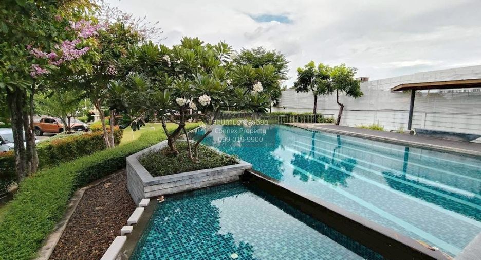 For rent 3 bedrooms townhouse in Bang Khun Thian, Bangkok