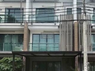 For rent 3 bedrooms townhouse in Bang Khun Thian, Bangkok