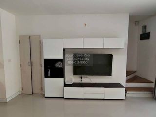 For rent 3 bedrooms townhouse in Bang Khun Thian, Bangkok