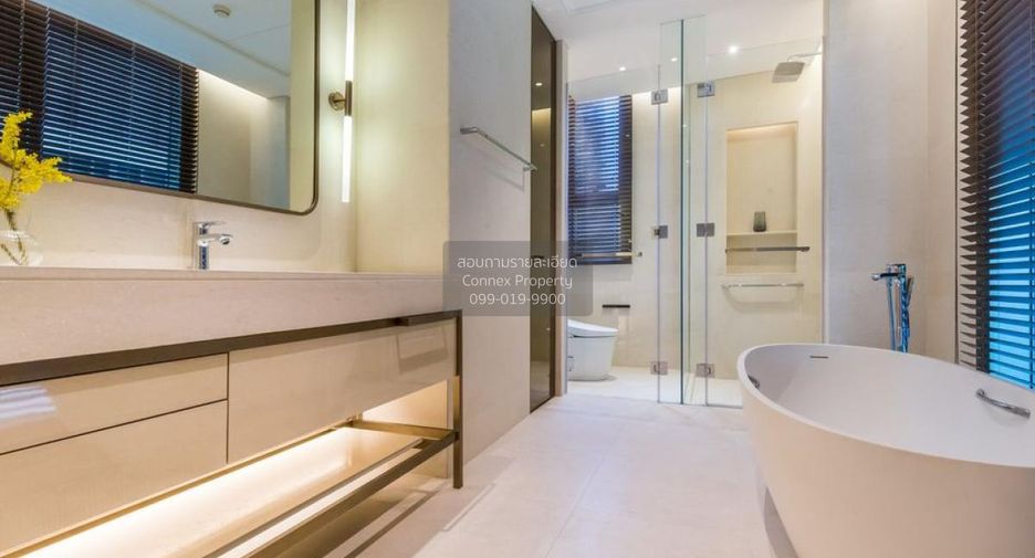 For rent 2 bedrooms condo in Pathum Wan, Bangkok