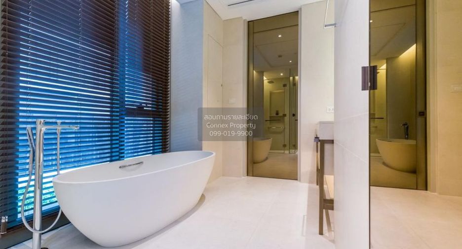 For rent 2 bedrooms condo in Pathum Wan, Bangkok