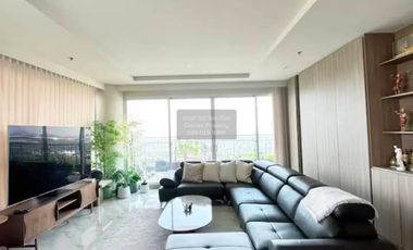 À louer 3 chambres condo à Yan Nawa, Bangkok