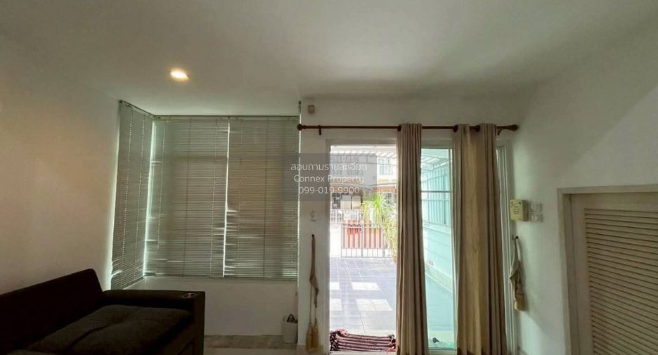 For rent 3 bedrooms townhouse in Prawet, Bangkok