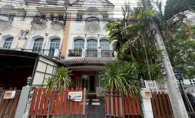 For rent 3 bedrooms townhouse in Prawet, Bangkok