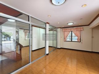 出租 4 卧室 独立屋 在 Wang Thong Lang, 曼谷