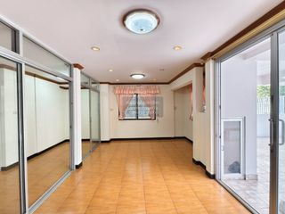 出租 4 卧室 独立屋 在 Wang Thong Lang, 曼谷