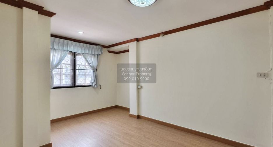 出租 4 卧室 独立屋 在 Wang Thong Lang, 曼谷