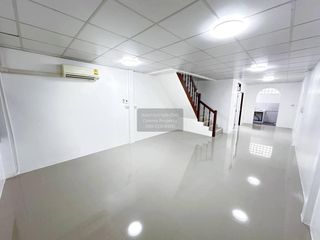 Reihenhaus zur Miete mit 3 Zimmer in Phra Khanong, Bangkok