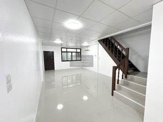 Reihenhaus zur Miete mit 3 Zimmer in Phra Khanong, Bangkok