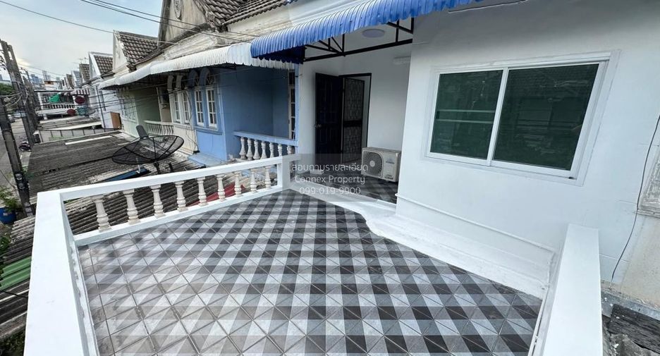 Reihenhaus zur Miete mit 3 Zimmer in Phra Khanong, Bangkok