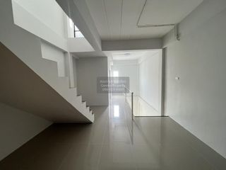 For rent 3 bedrooms retail Space in Mueang Samut Sakhon, Samut Sakhon