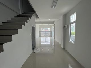 For rent 3 bedrooms retail Space in Mueang Samut Sakhon, Samut Sakhon