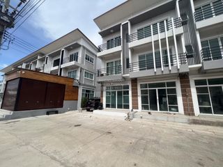 For rent 3 bedrooms retail Space in Mueang Samut Sakhon, Samut Sakhon