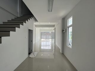 For rent 3 bedrooms retail Space in Mueang Samut Sakhon, Samut Sakhon