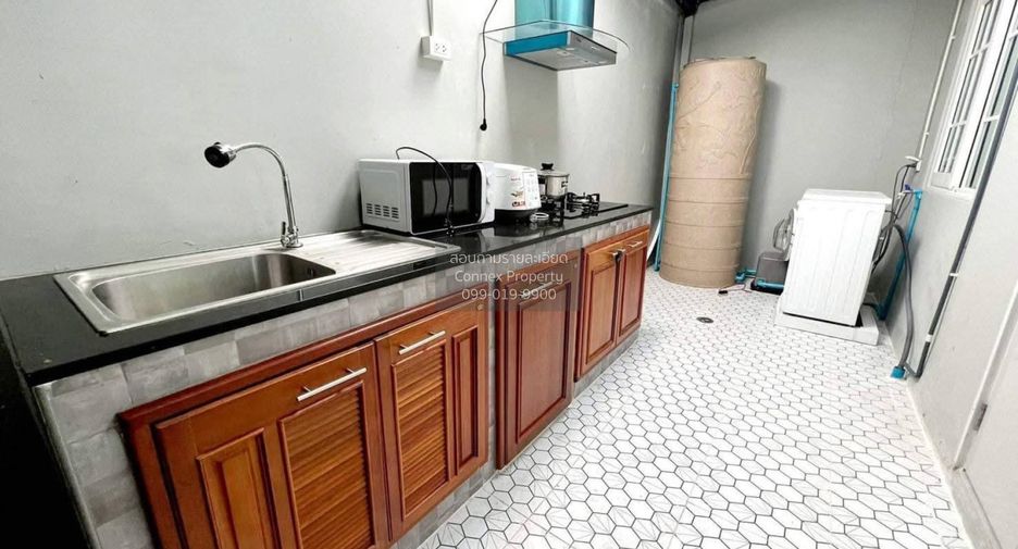 For rent 2 bedrooms townhouse in Prawet, Bangkok
