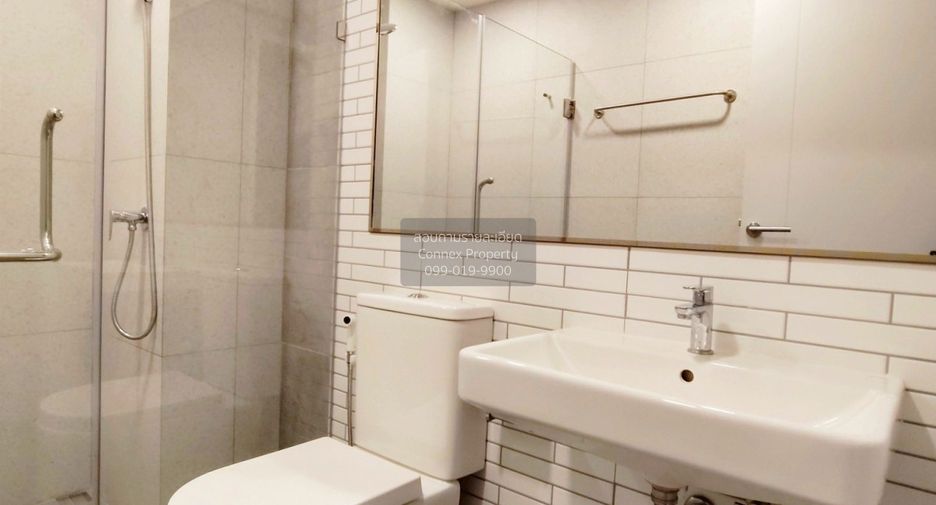 For rent 2 bedrooms condo in Phra Khanong, Bangkok