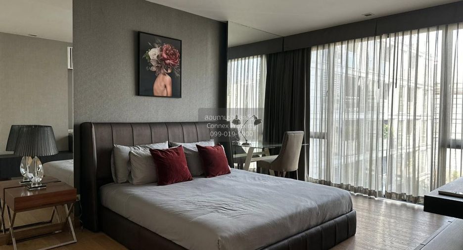 For rent 2 bedrooms condo in Pathum Wan, Bangkok